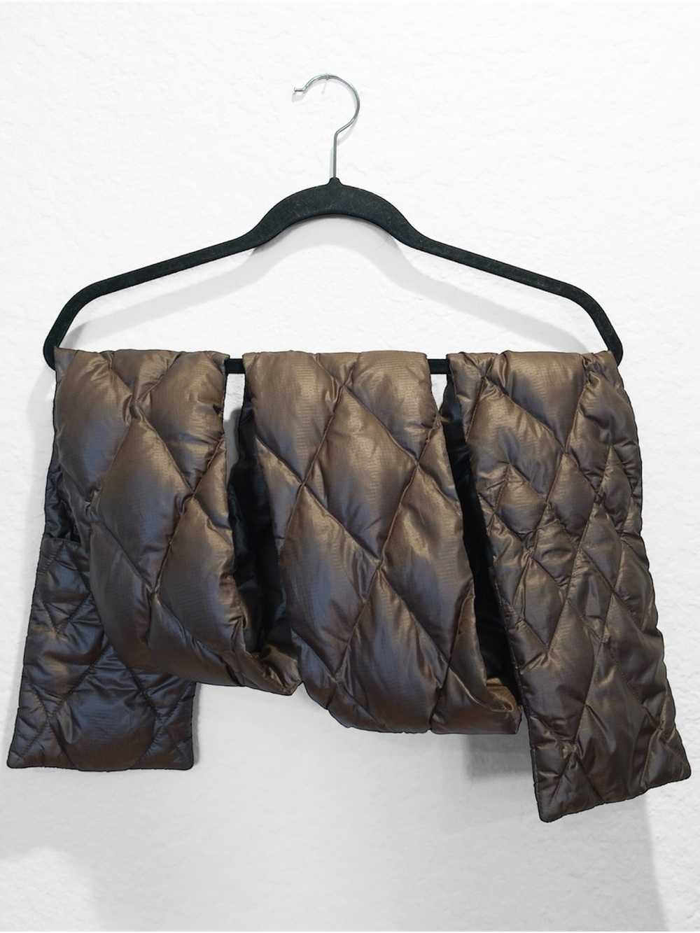 Eddie Bauer Quilted Goose Down Puffer Scarf OS Dark Brown Pockets Zip Pocket